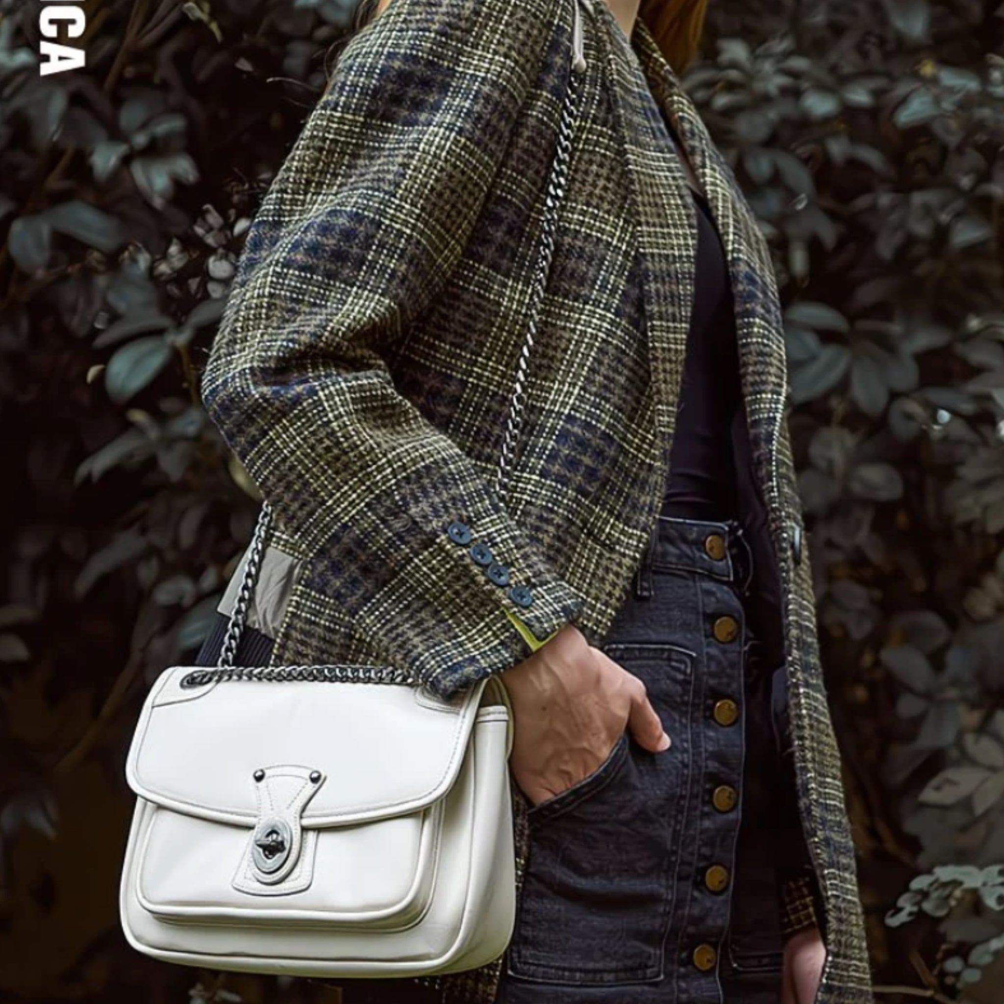 Women’s Vintage Leather Messenger Bag with Metal Chain | Large Capacity Crossbody