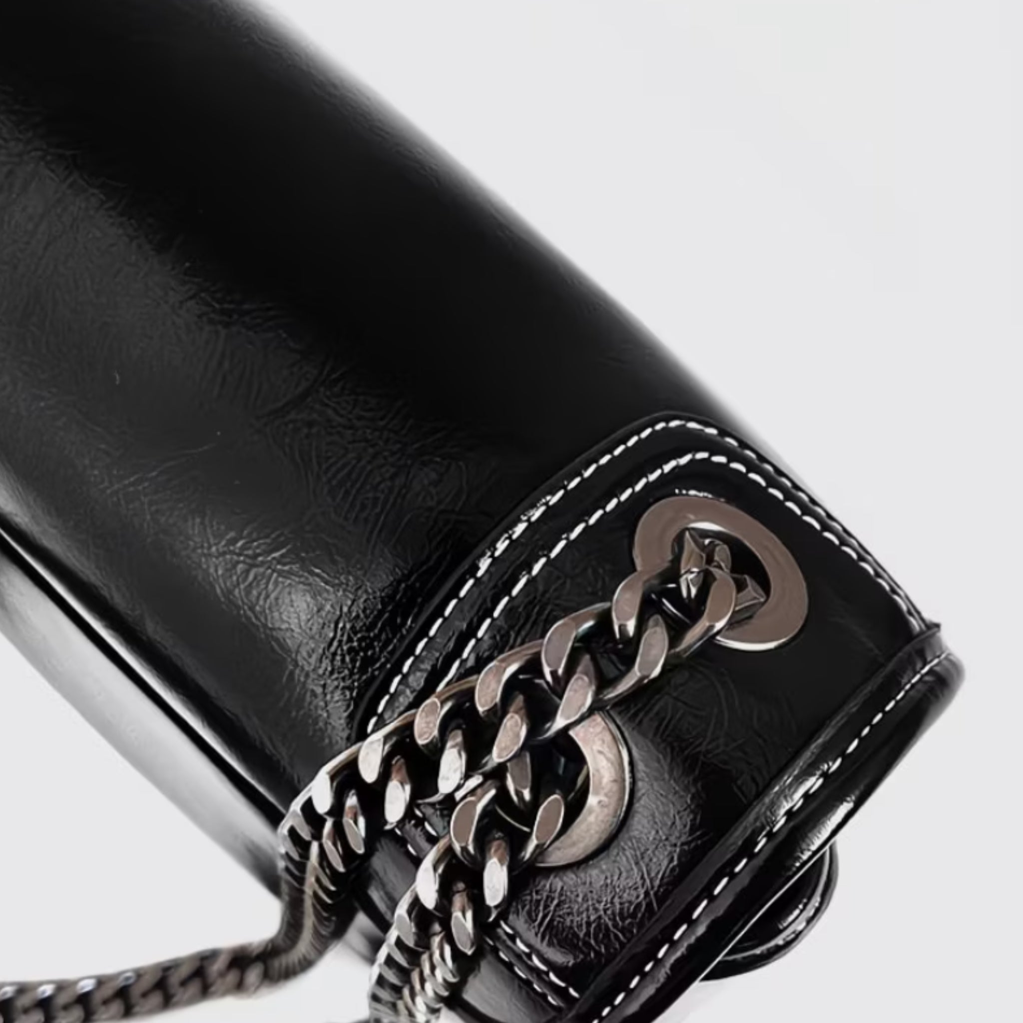 Women’s Vintage Leather Messenger Bag with Metal Chain | Large Capacity Crossbody